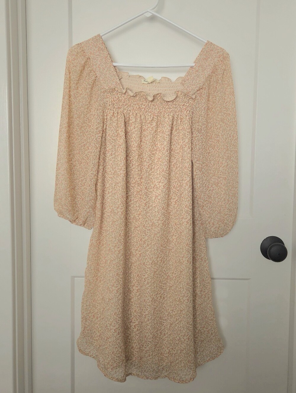 Indigo Rose Smocked Floral Dress in Peach/Cream. Size M. #SW
